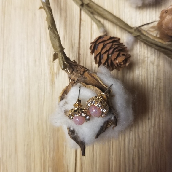 Really Pretty Pale Pink Fire Opal and Gold earrings. - Picture 7 of 8